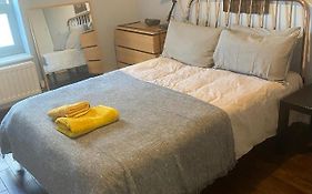 Spacious 1-Bed Flat In North Kensington
